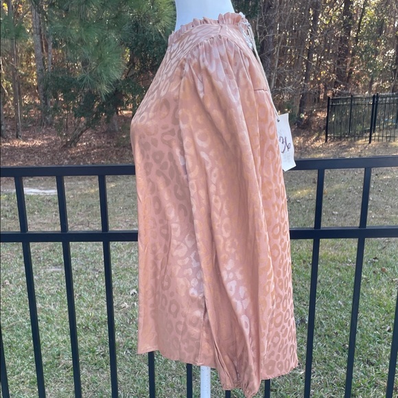 Savanna Jane Metallic Leopard Print Blouse in Coral/Copper Toned - Picture 5 of 10